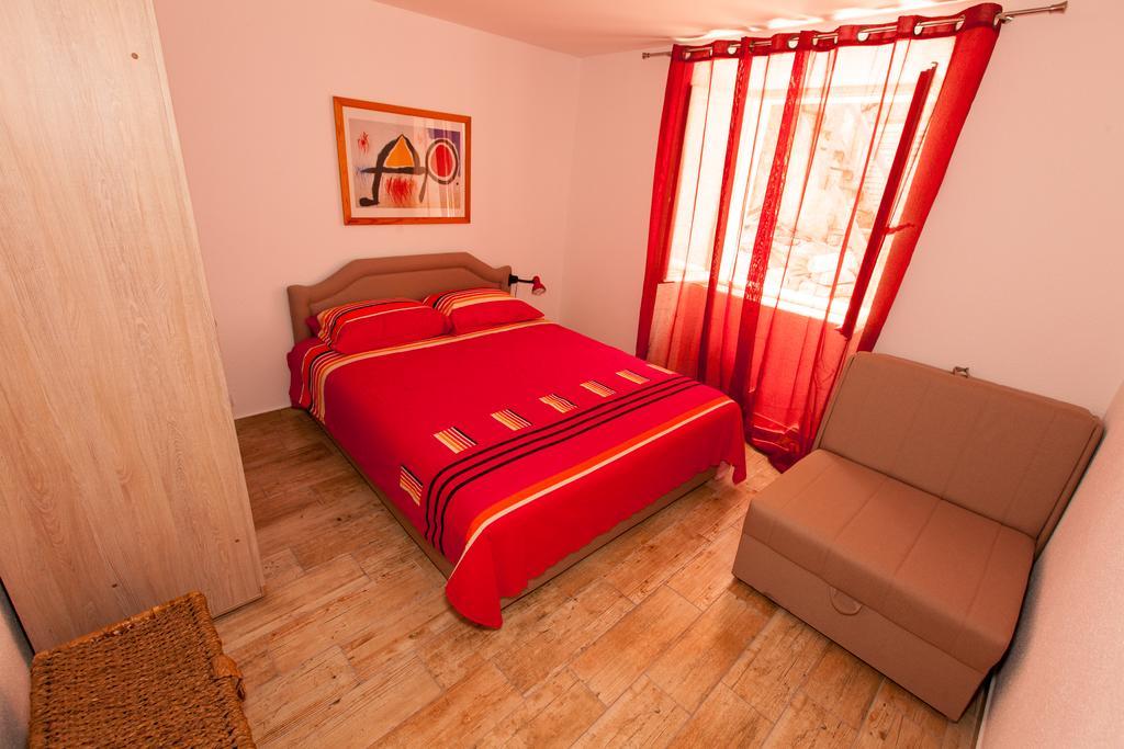 Oldhouse Vucinovic * Tivat
